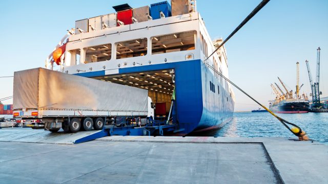 Roro船で働き方改革か？物流業界で注目の運搬方法とは | 貿易・国際物流